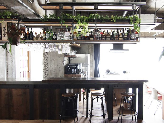 おしゃれな吊り棚でカフェ風なキッチンに｜BLOG｜TOKOROZAWA8｜8NAKAMA｜エイトデザイン